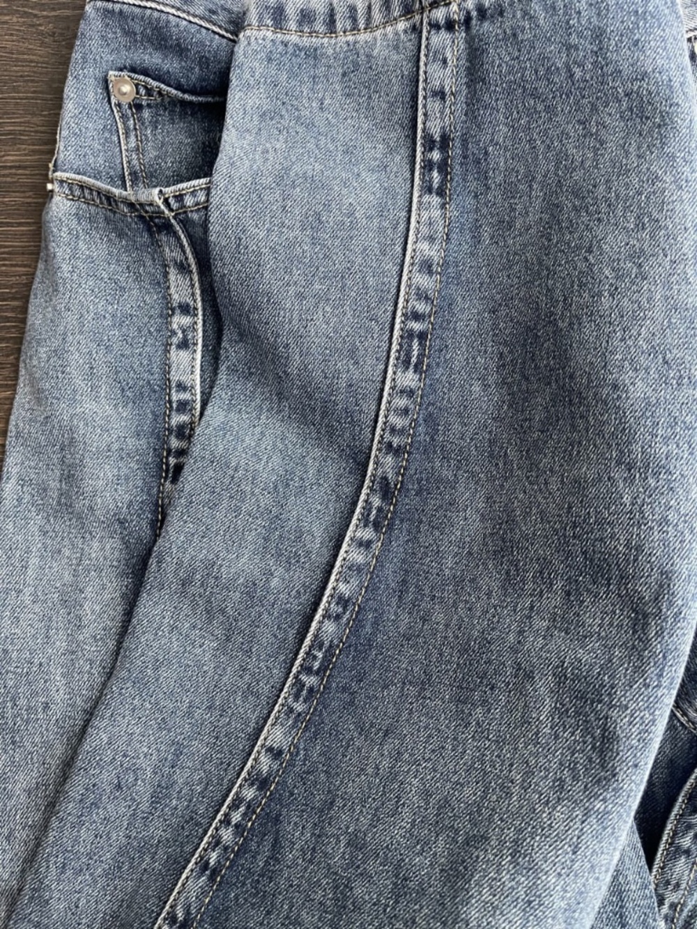 Tibi NWOT Spring Denim Tuck Jean Short 27 - Picture 10 of 14